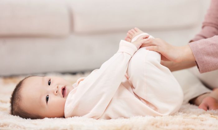 1633761215847502.jpg 攝圖網(wǎng)_501728696_給嬰兒寶寶撫觸按摩(企業(yè)商用).jpg