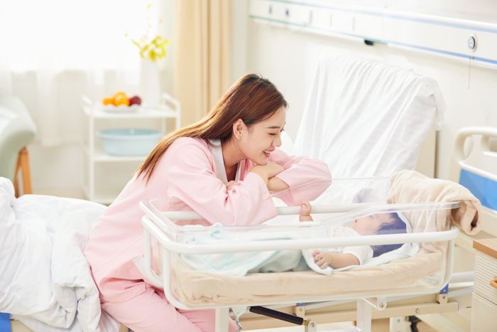 1634108784351877.jpg 攝圖網(wǎng)_501692287_banner_年輕媽媽和嬰兒車?yán)锏膶殞毣?dòng)(企業(yè)商用).jpg