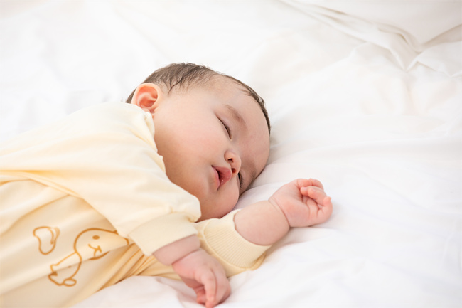 1656495435565095.jpg 攝圖網(wǎng)_501532887_寶寶側(cè)臥睡覺(jué)(企業(yè)商用).jpg